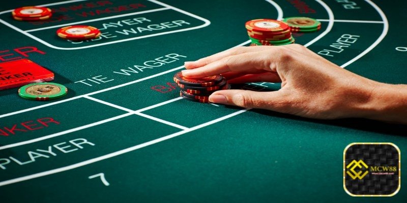 Playing online baccarat at MCW88 - Rules of a Baccarat Round